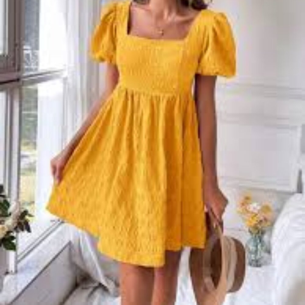 NWT ladies sz XL ( 12 ) gold square neck bubble sleeve dress